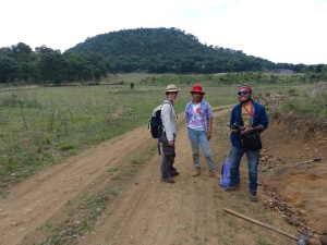 Oryaëlle, Nanci y Juan-R ! En frente de Cerro Las Vigas, Zacapu Area, Michoacan